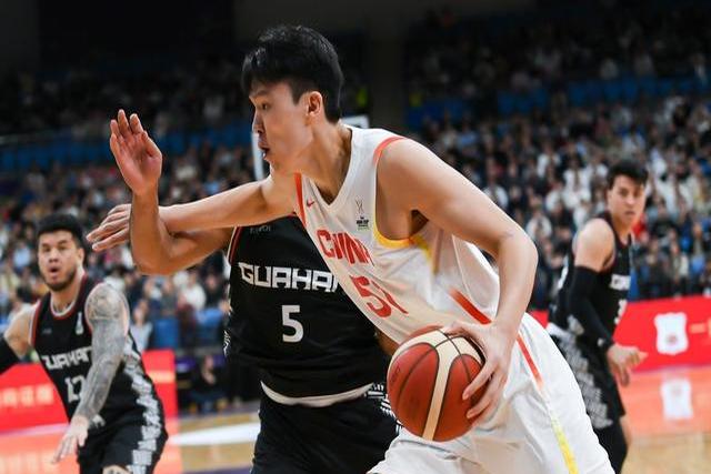 包含英国拳击手逆转胜利，赢得冠军宝座的词条