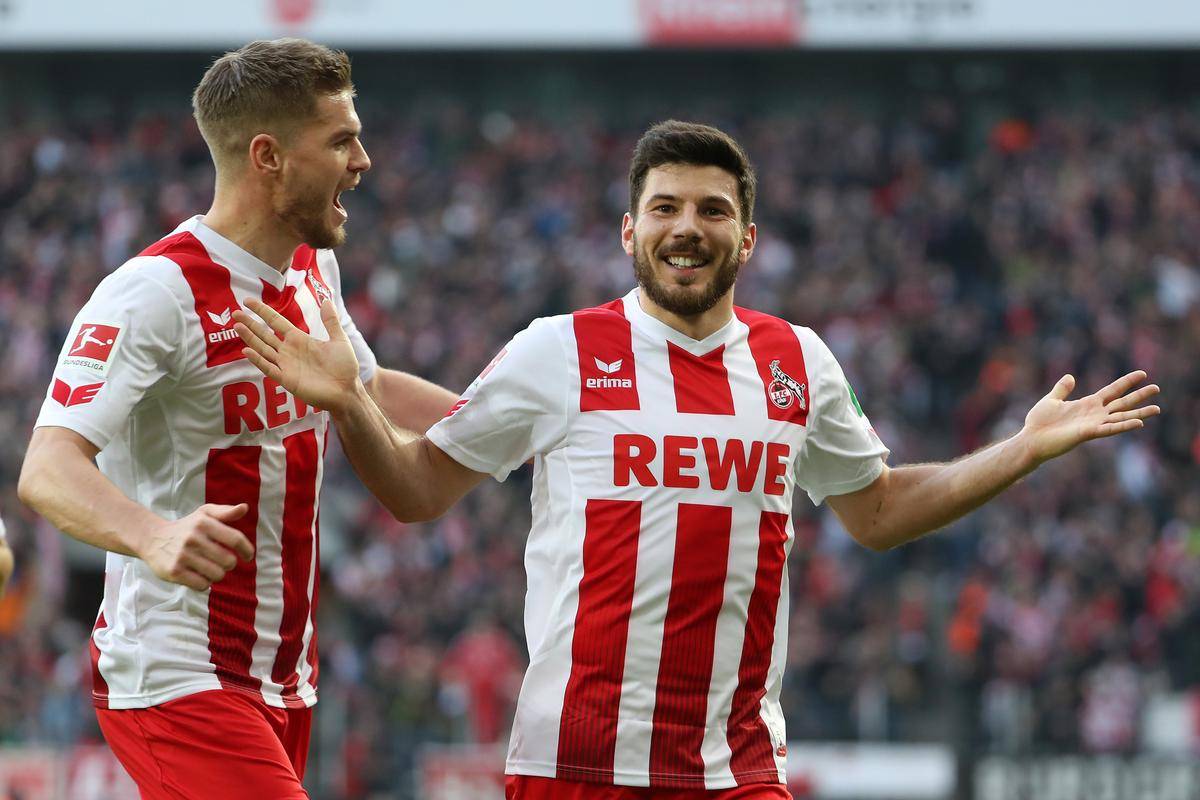 拉科鲁尼亚主场平局,难分胜负(皇家马德里对比利亚雷亚尔比分预测) 拉科鲁尼亚主场平局,难分胜负(皇家马德里对比利亚雷亚尔比分预测)