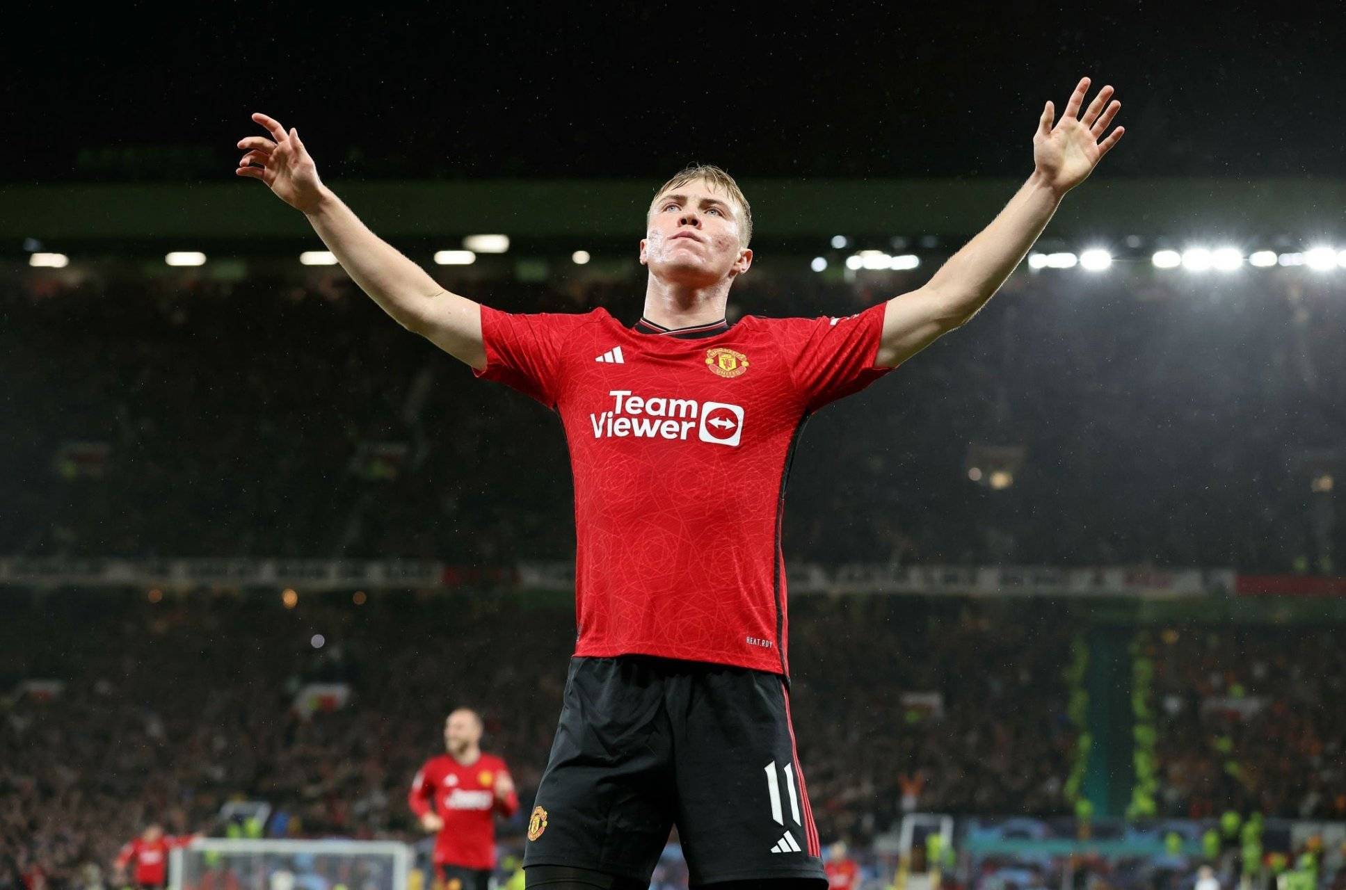 爱游戏官网入口-尤文图斯前锋再度进球，大秀完美状态(尤文图斯前锋再度进球,大秀完美状态视频)