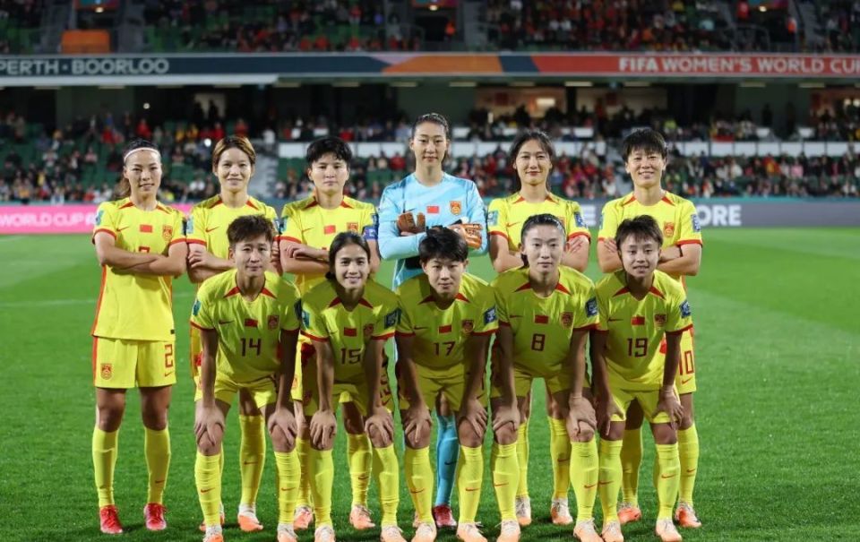 爱游戏体育官网-百密一疏：球队努力不懈，却因细节失误遗憾失利