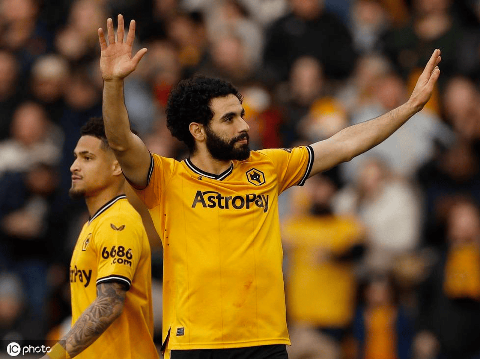 狼队后卫线失守,需重点打造团队防守 狼队后卫线失守,需重点打造团队防守