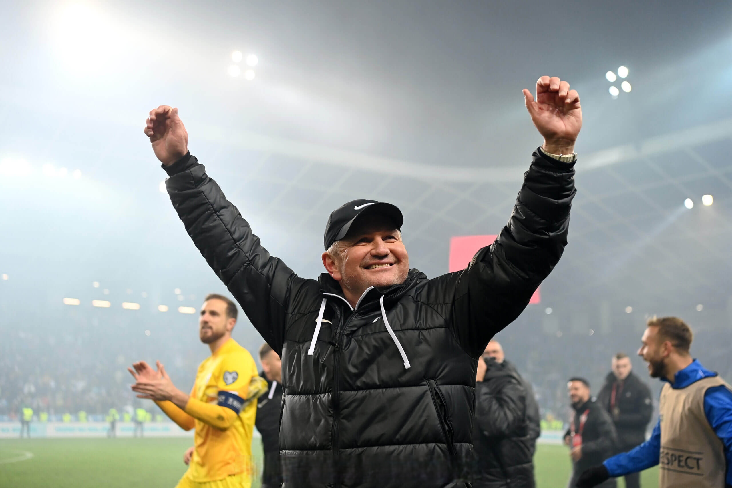 包含斯洛文尼亚稳坐小组第二位置，欧洲杯晋级希望大的词条