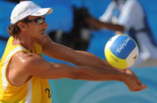 关于巴西选手在沙滩排球比赛中向冠军发起冲击激烈,积极备战的信息 关于巴西选手在沙滩排球比赛中向冠军发起冲击激烈,积极备战的信息