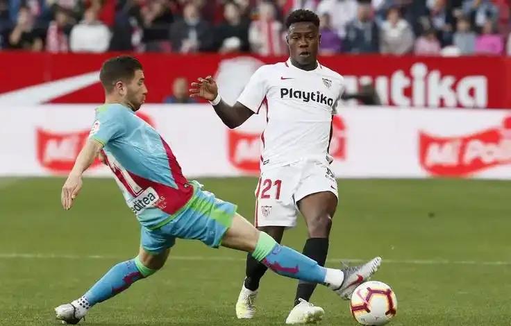 爱游戏体育网站-塞维利亚主场不敌劲敌，遭遇两连败的简单介绍