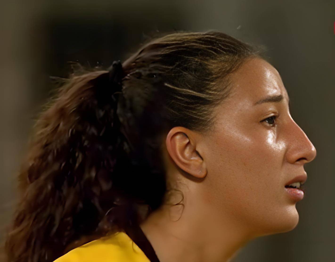 女足比赛中,中国队员郑某实力出众的简单介绍 女足比赛中,中国队员郑某实力出众的简单介绍