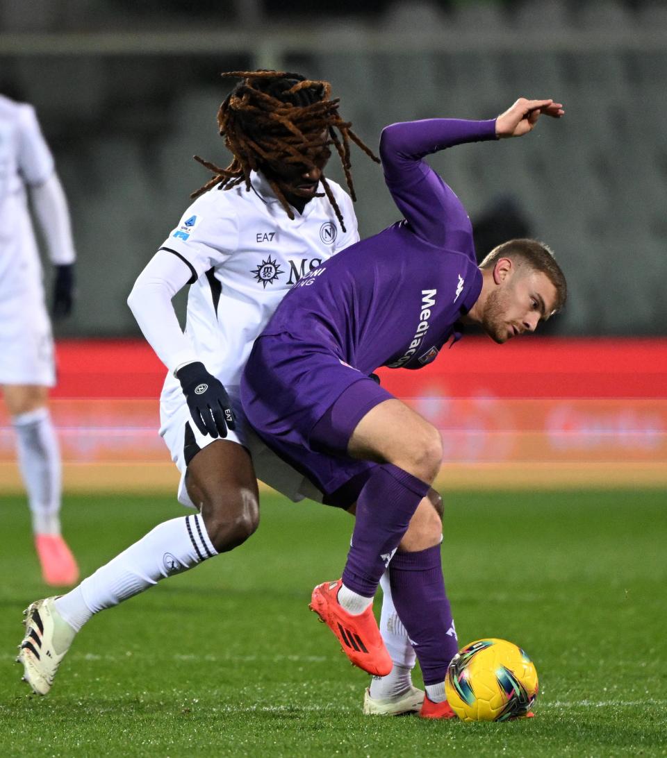 包含那不勒斯对抗佛罗伦萨:双方势均力敌的词条 包含那不勒斯对抗佛罗伦萨:双方势均力敌的词条