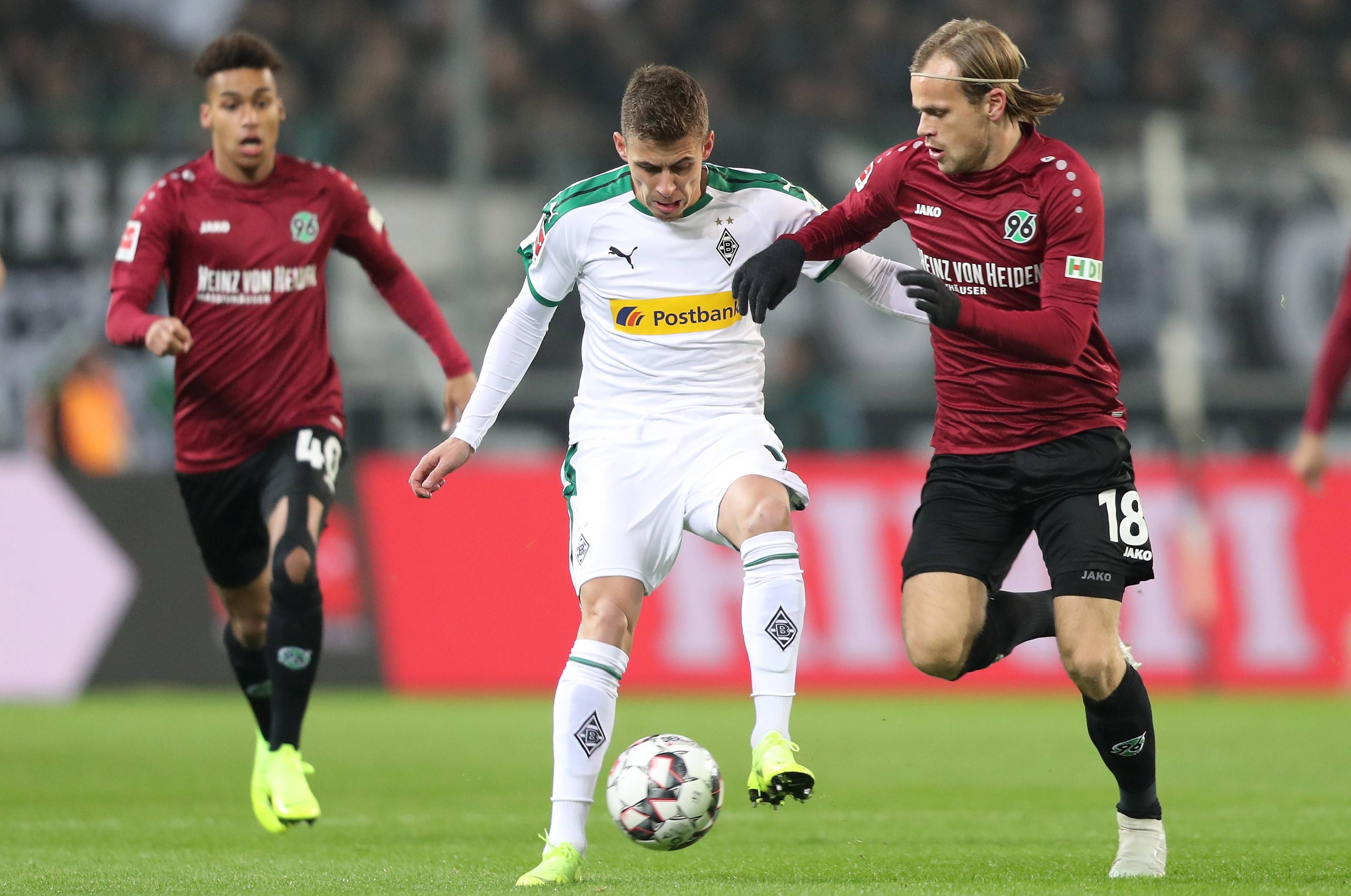 爱游戏官网-关于沙尔克04表现低迷，球迷呼吁主帅下课的信息