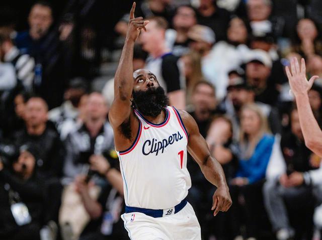 快船力克黄蜂，继续保持不败