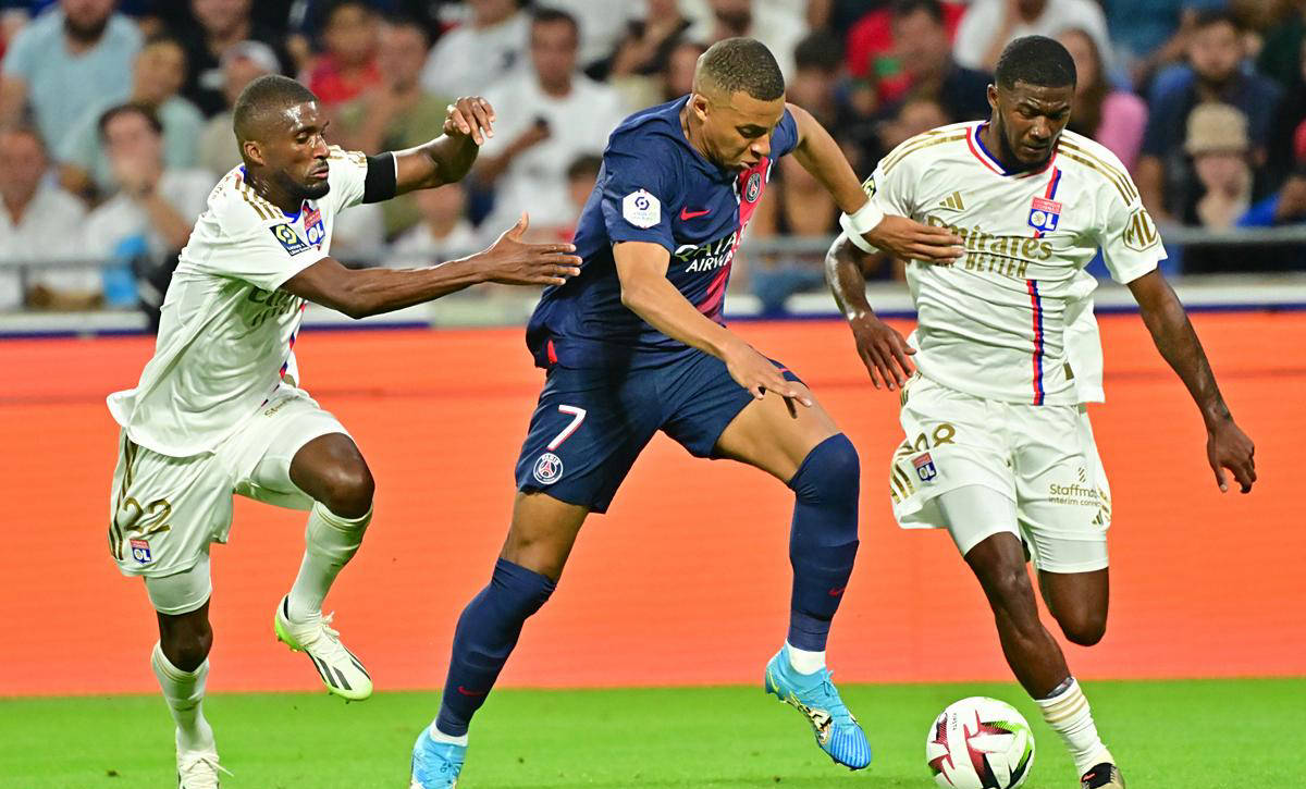 爱游戏登录-弗赖堡防线失守，前场稀疏攻势乏力