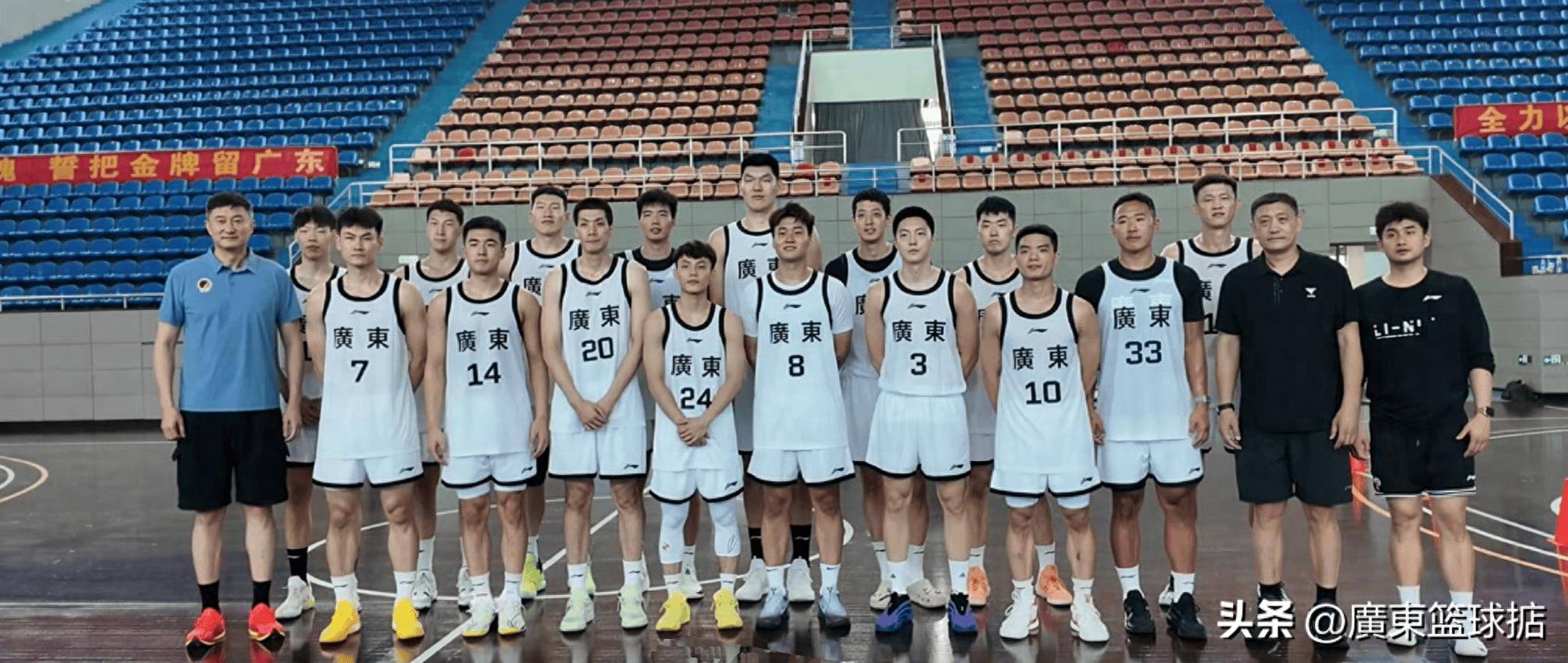 爱游戏体育网站-深圳队年轻球员崭露头角，为球队注入新血液