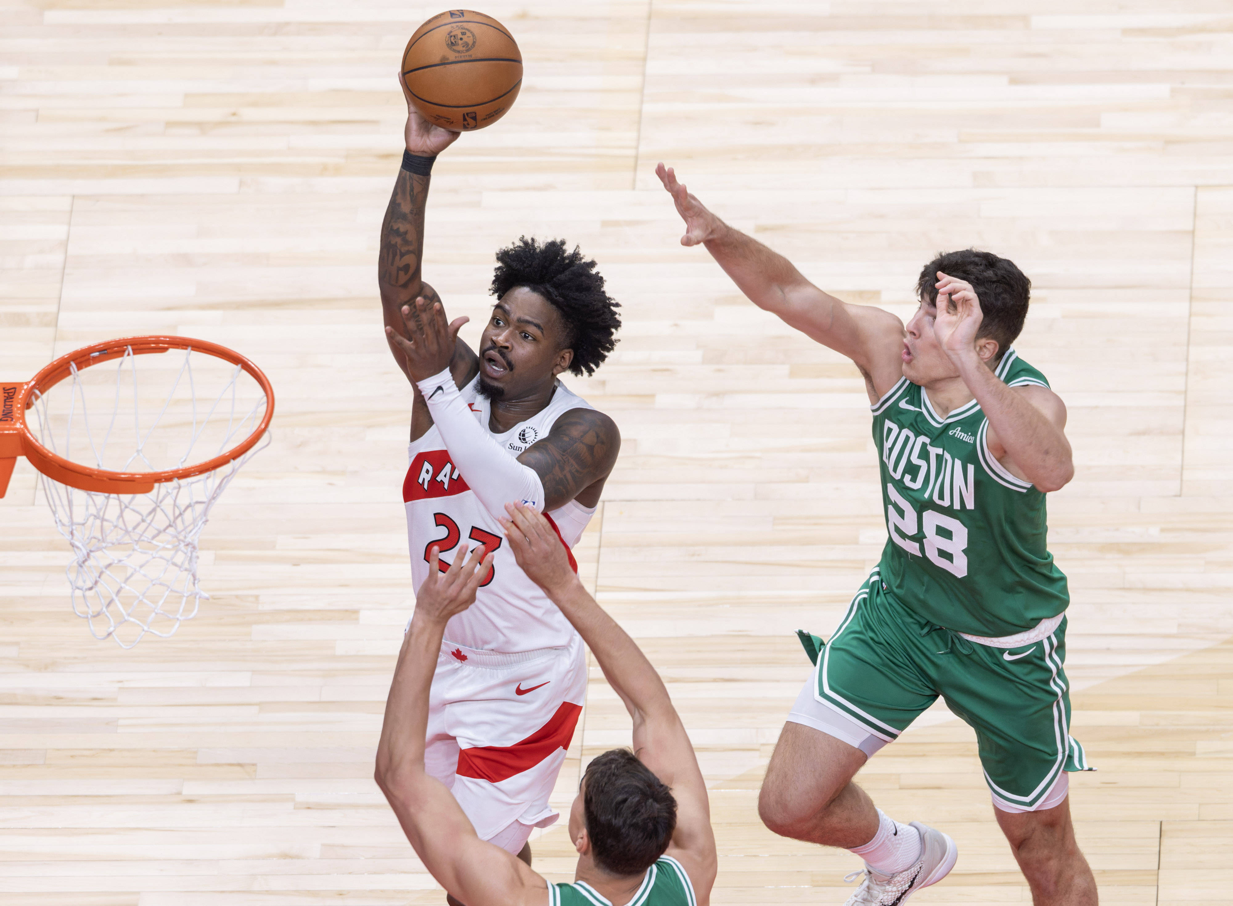 爱游戏官网-凯尔特人客场告捷，泡椒突破紧急上篮稳住局面的简单介绍